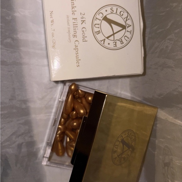 Signature Club A 24K Gold Wrinkle Filling Capsules 0.7 oz NIB - Picture 2 of 5